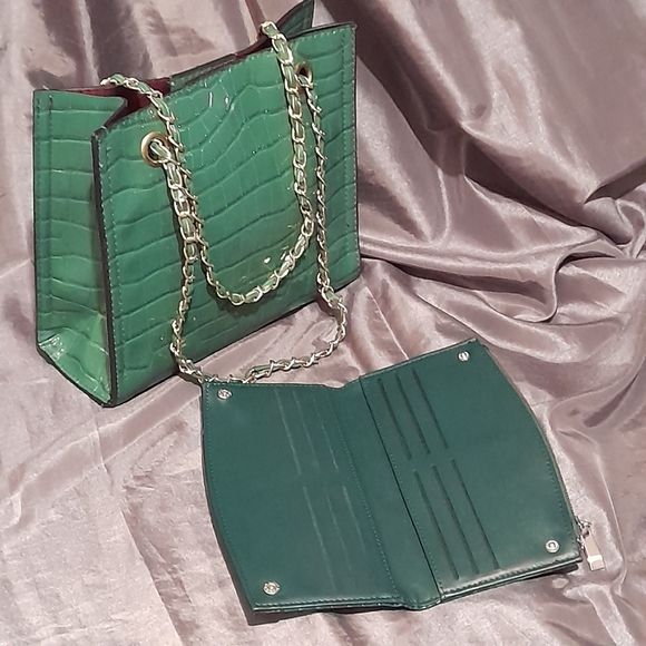Green Vinyl Crocodile Satchel w/ wallet - Picture 5 of 5